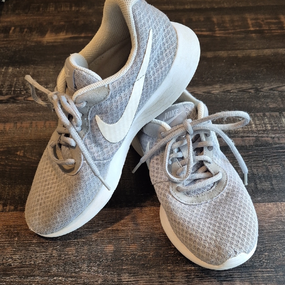 Nike Tanjun Running Shoes In Gray